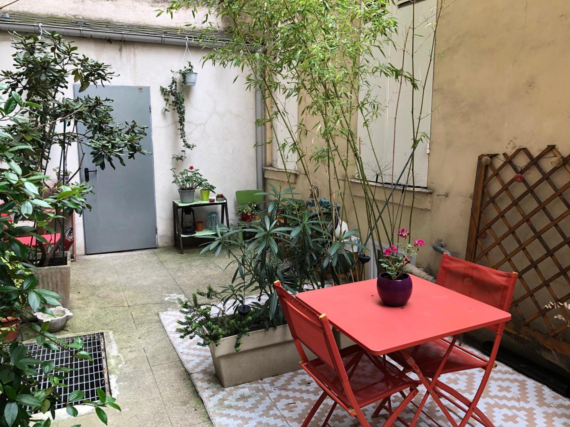 Guesthouse Familial Pour 1 A 5 Personnes De 42M2-Accessible Handic - Rez De Chaussee-Vues Sur Rue Et Patio Prive - Sejour,Chambre Separee,Cuisine,Salle De Bain,Lit Double Et 2 Canape-Lit - Entree De La Rue Berzelius-5 Minutes Du Metro Brochant-Ligne1 Paříž Exteriér fotografie